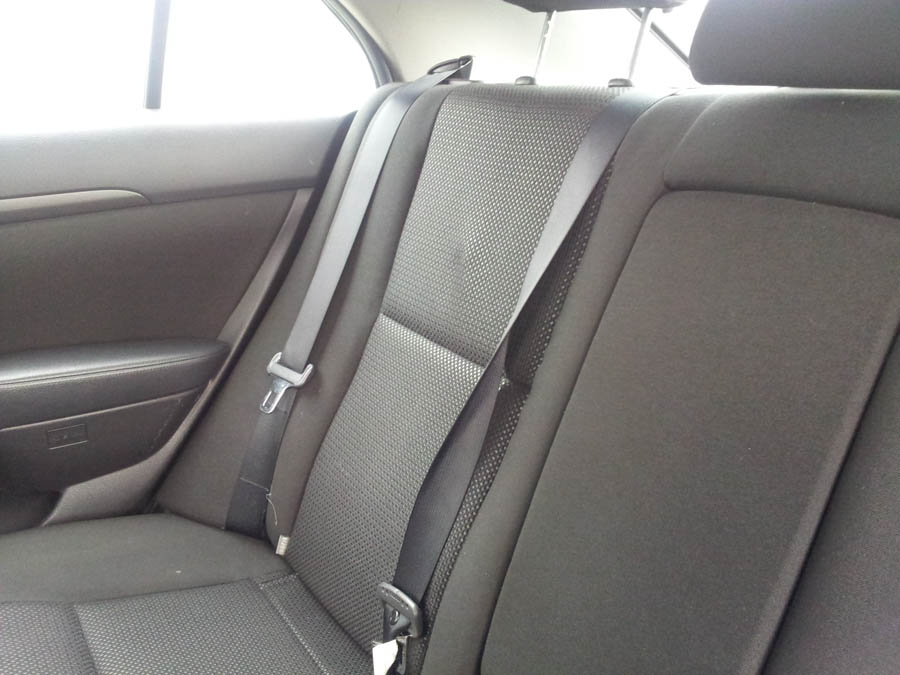 Toyota Avensis T3-X seat-belt-driver-side-rear